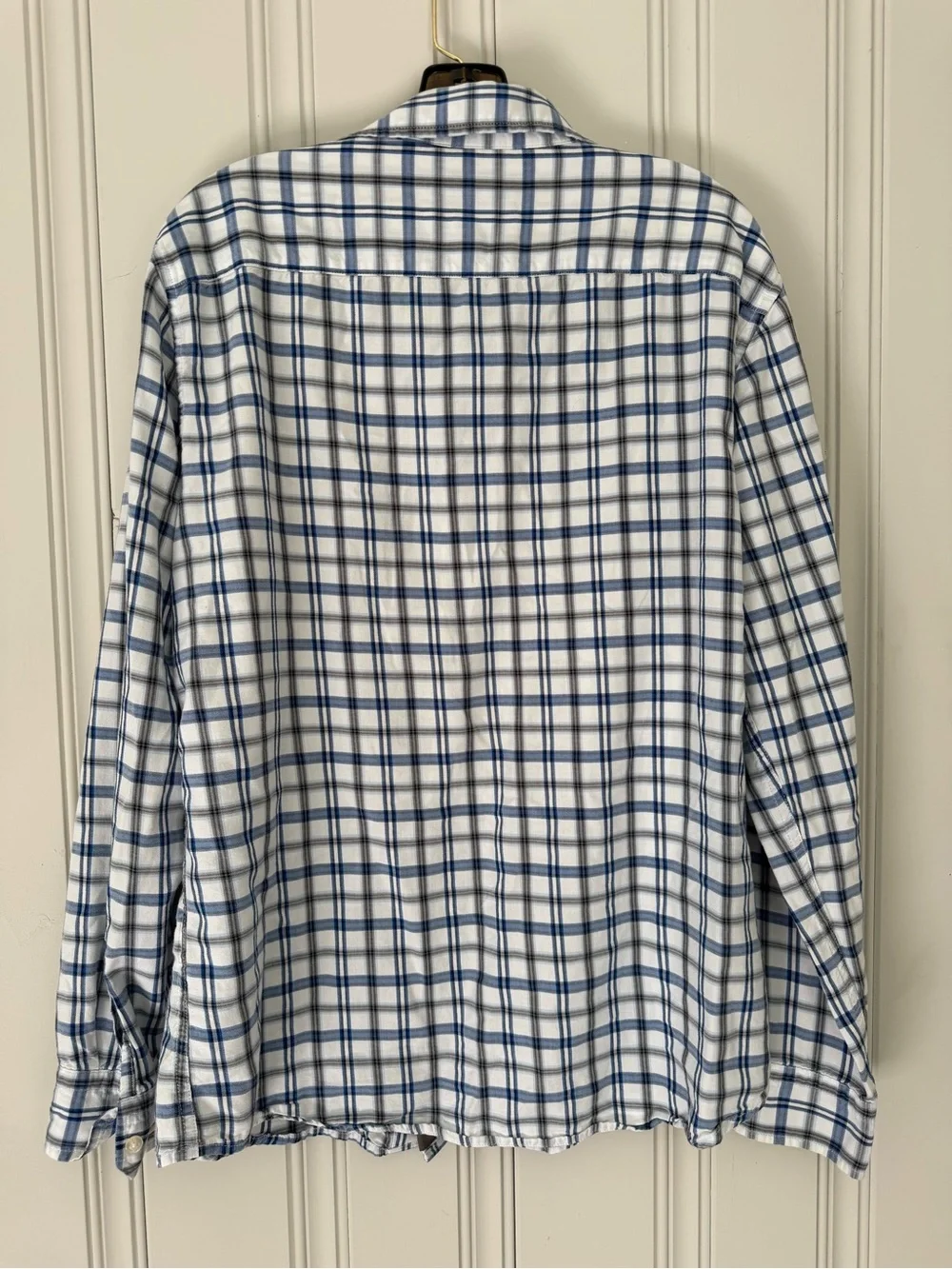 Banana Republic White and Blue Plaid Casual Button-Down Shirt: Untucked Slim Fit